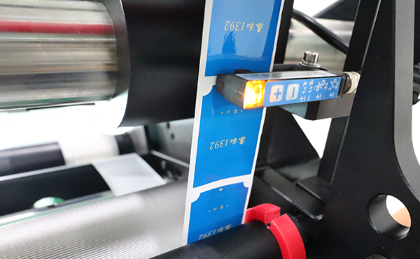 全自動平面貼標(biāo)機,貼標(biāo)機,全自動貼標(biāo)機